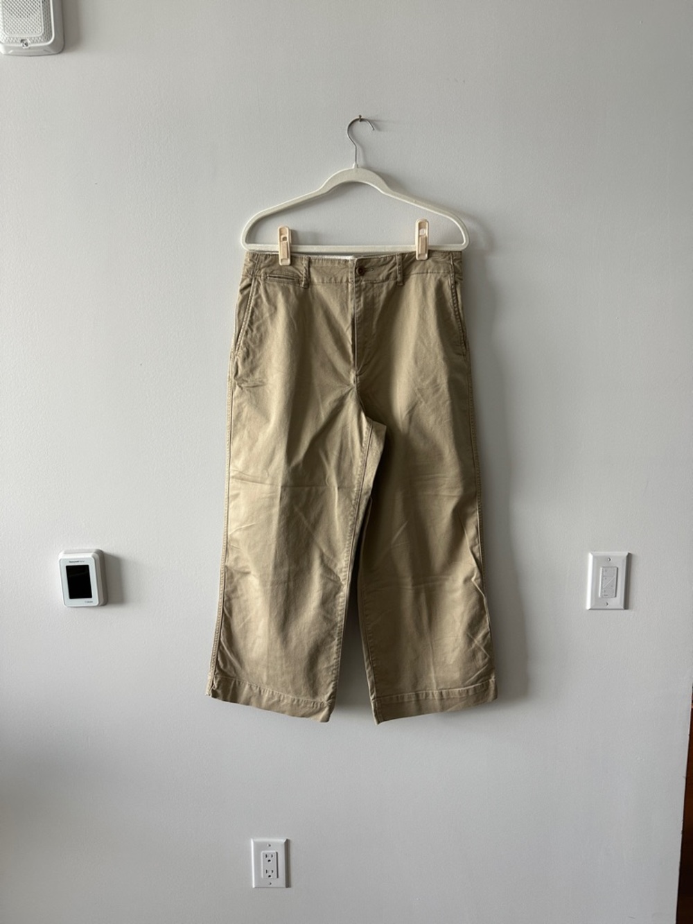Ralph Lauren Off-White Cotton Pants with Navy Logo Tag